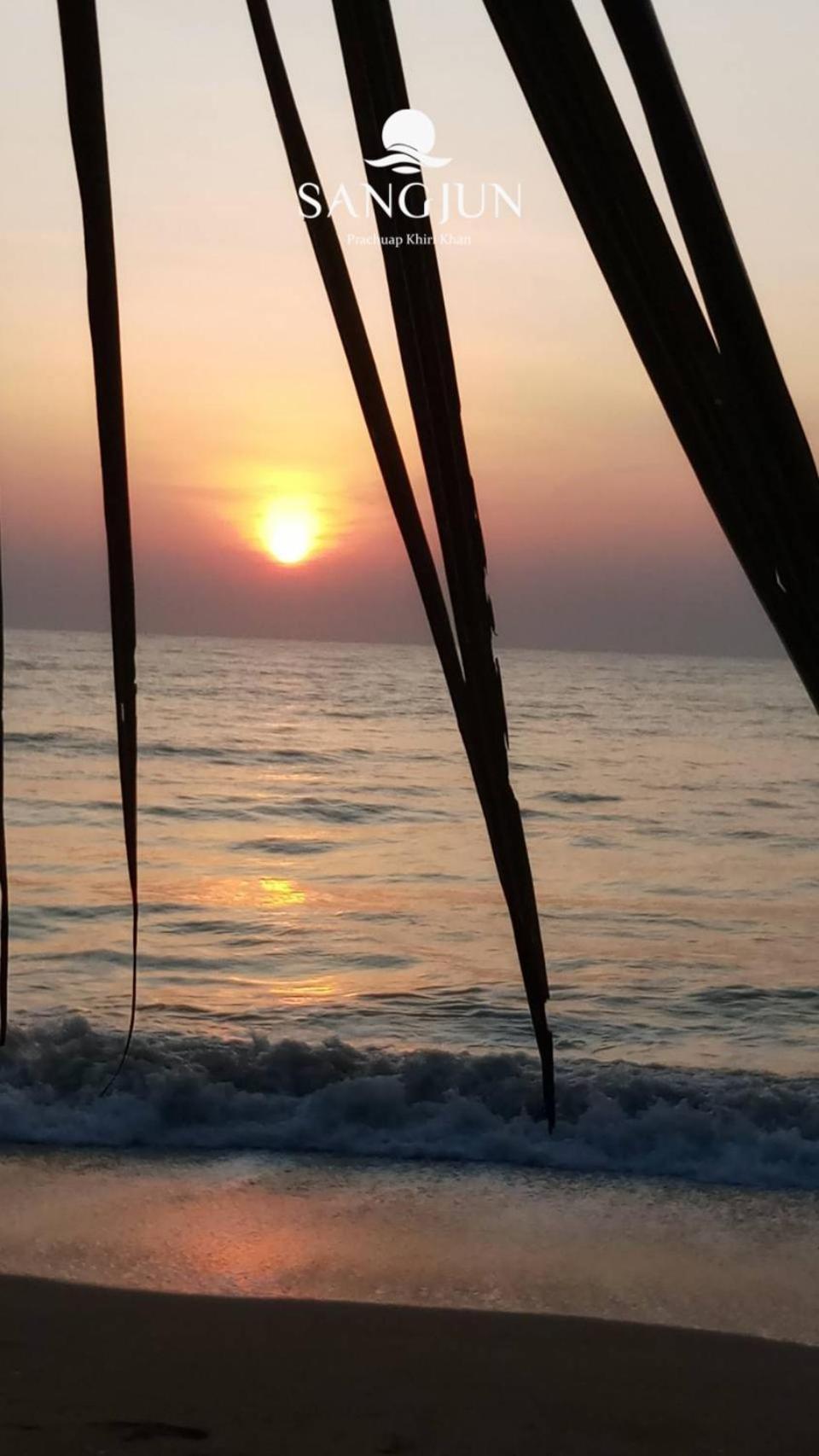 Sangjun On Beach Resort Bang Saphan Exterior foto