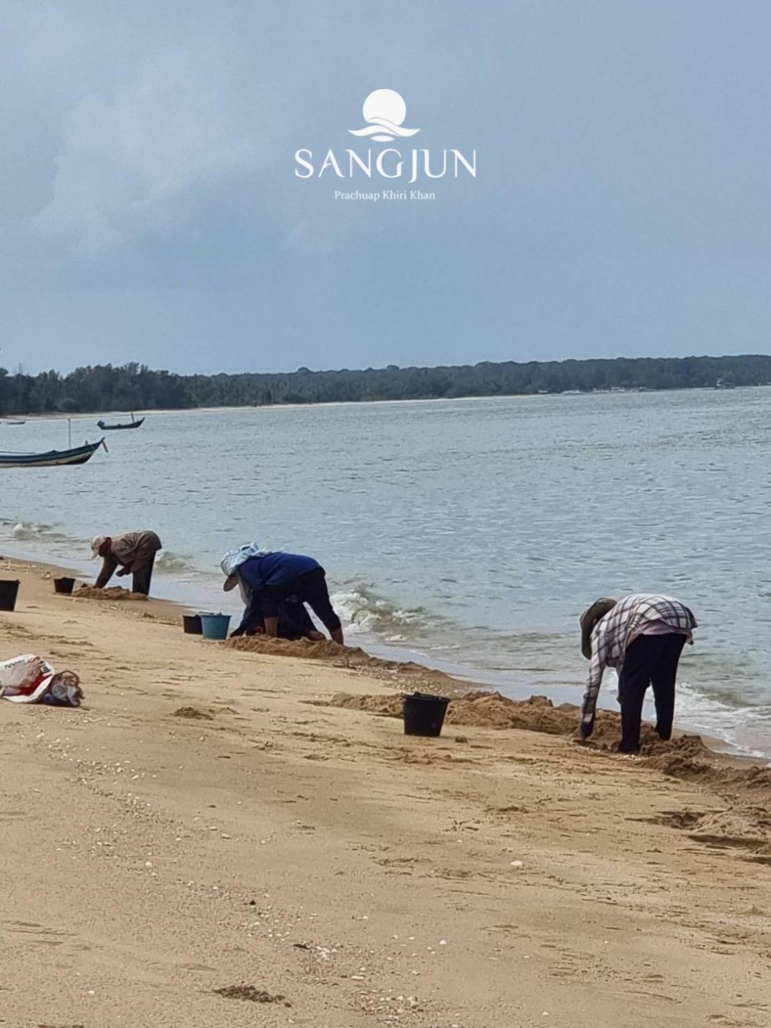 Sangjun On Beach Resort Bang Saphan Exterior foto