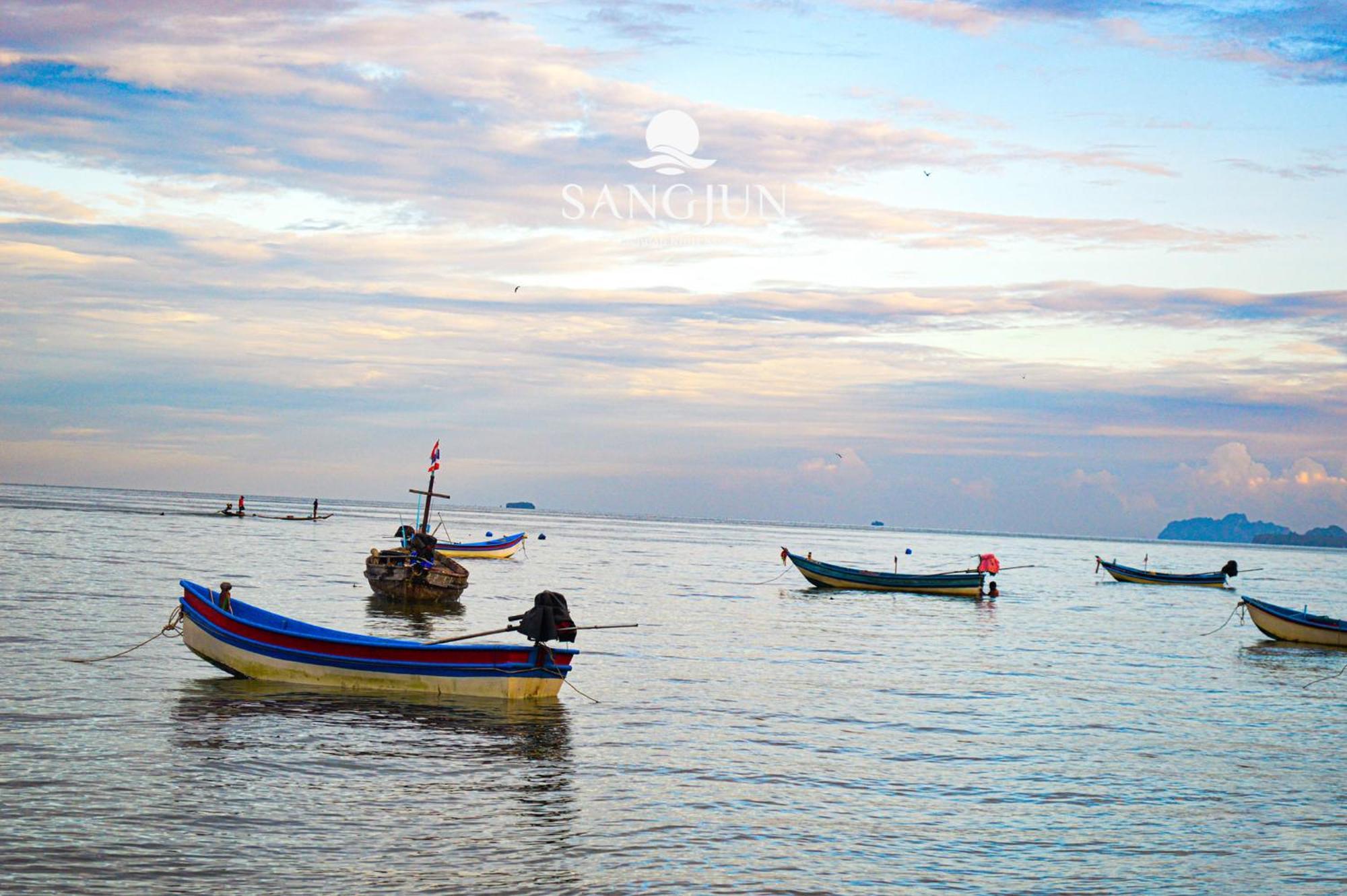 Sangjun On Beach Resort Bang Saphan Exterior foto
