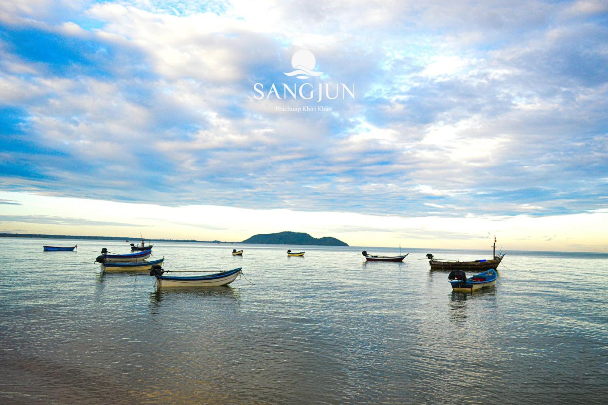 Sangjun On Beach Resort Bang Saphan Exterior foto