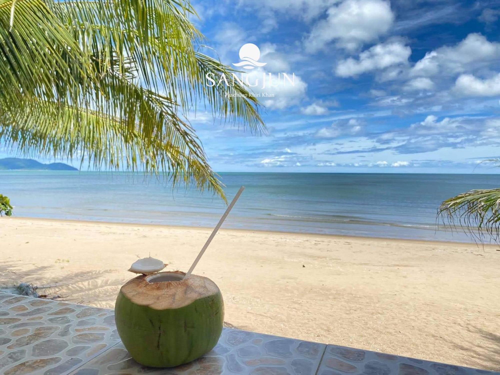 Sangjun On Beach Resort Bang Saphan Exterior foto