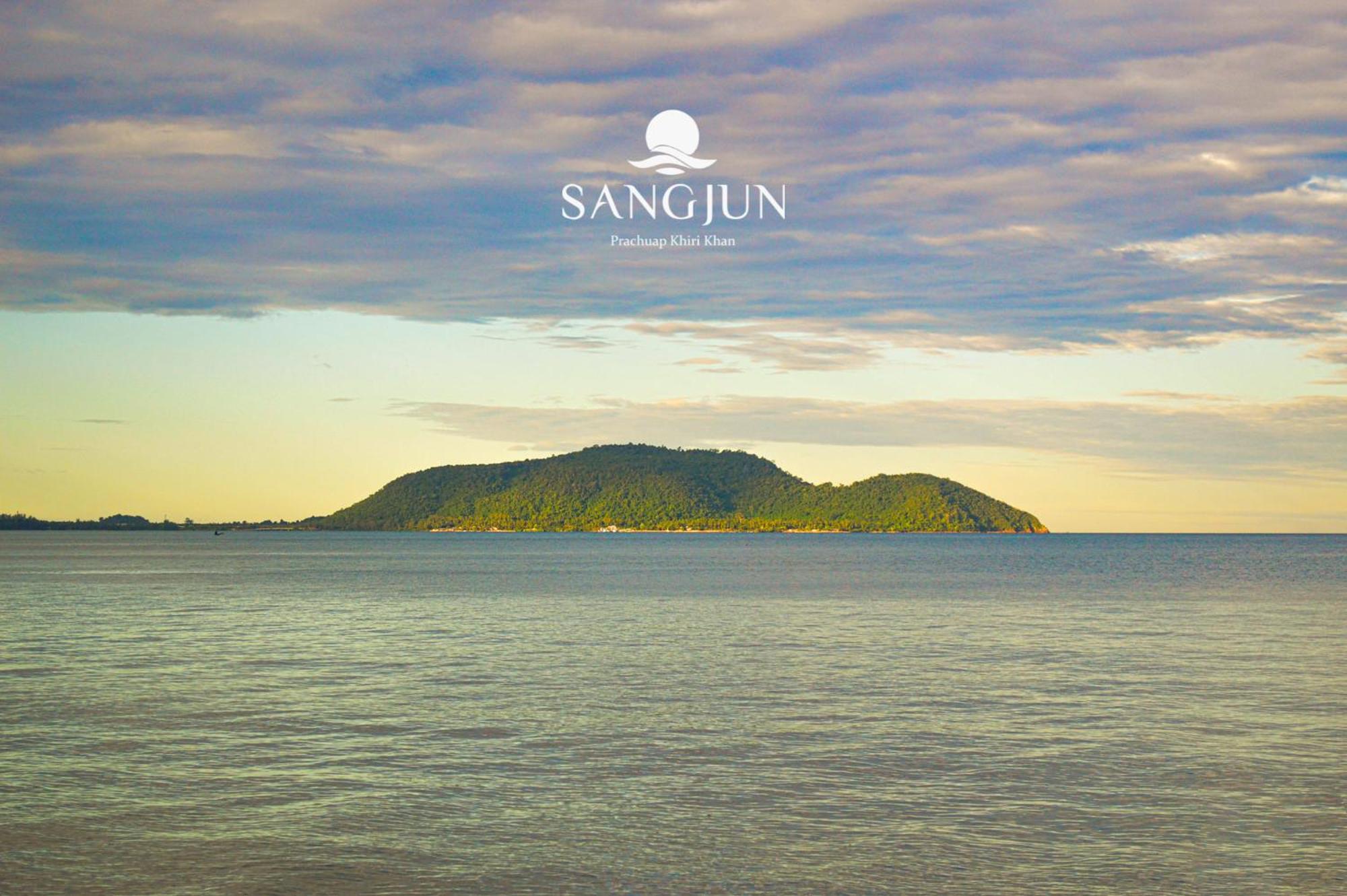 Sangjun On Beach Resort Bang Saphan Exterior foto