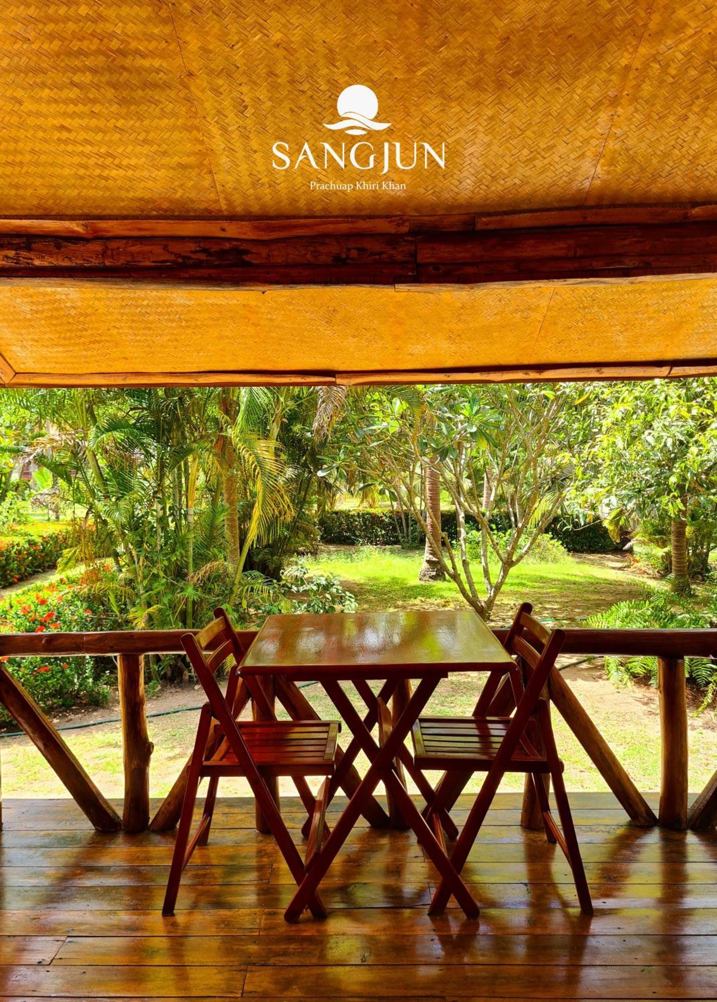 Sangjun On Beach Resort Bang Saphan Exterior foto