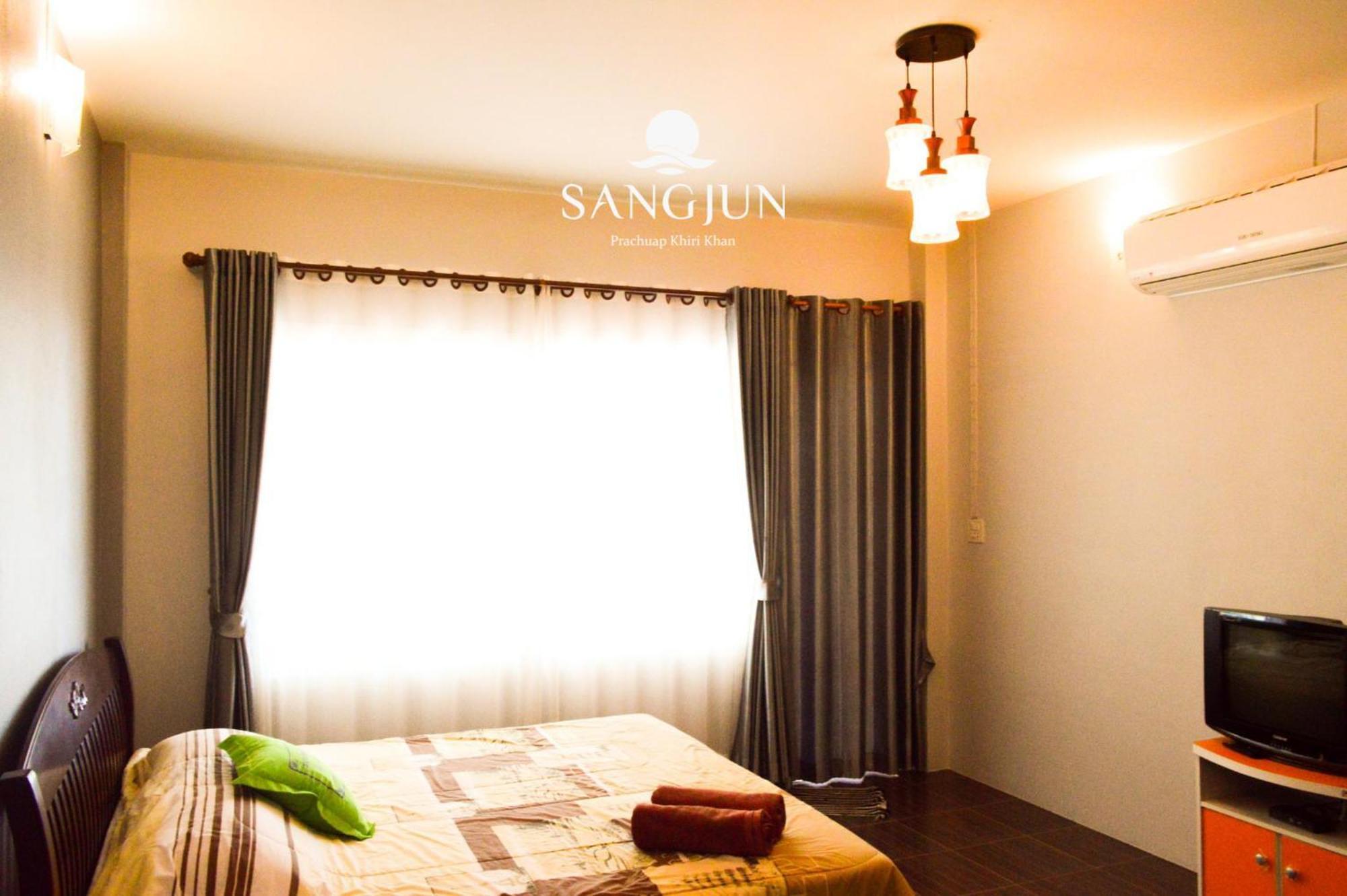 Sangjun On Beach Resort Bang Saphan Exterior foto