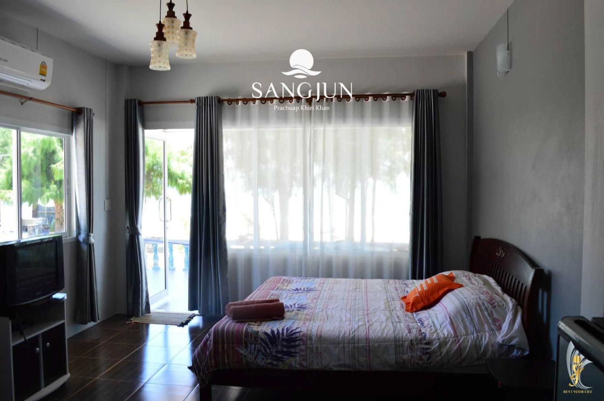 Sangjun On Beach Resort Bang Saphan Exterior foto
