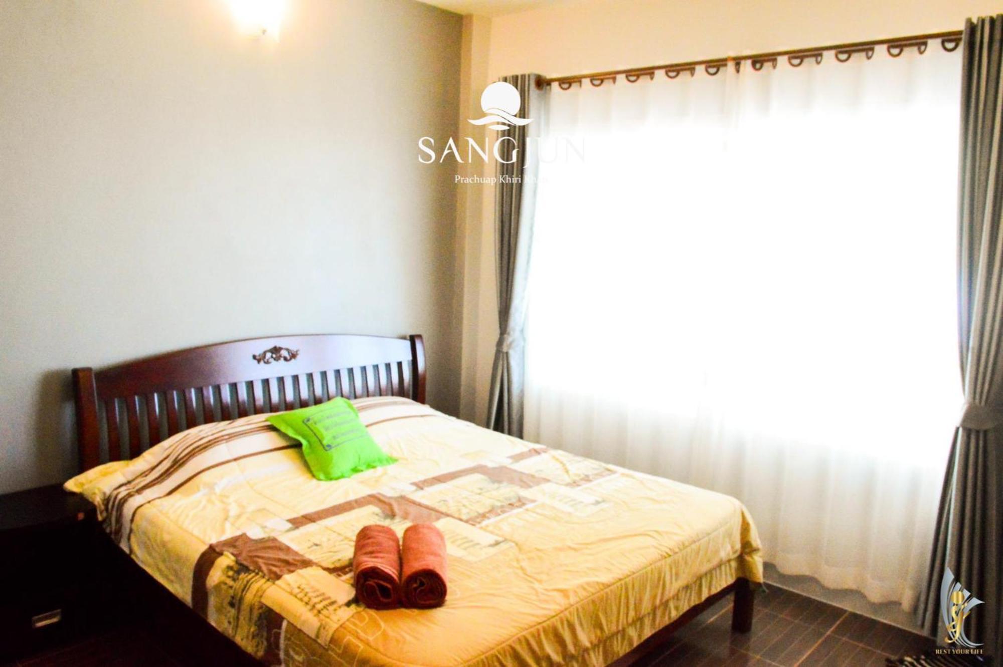 Sangjun On Beach Resort Bang Saphan Exterior foto