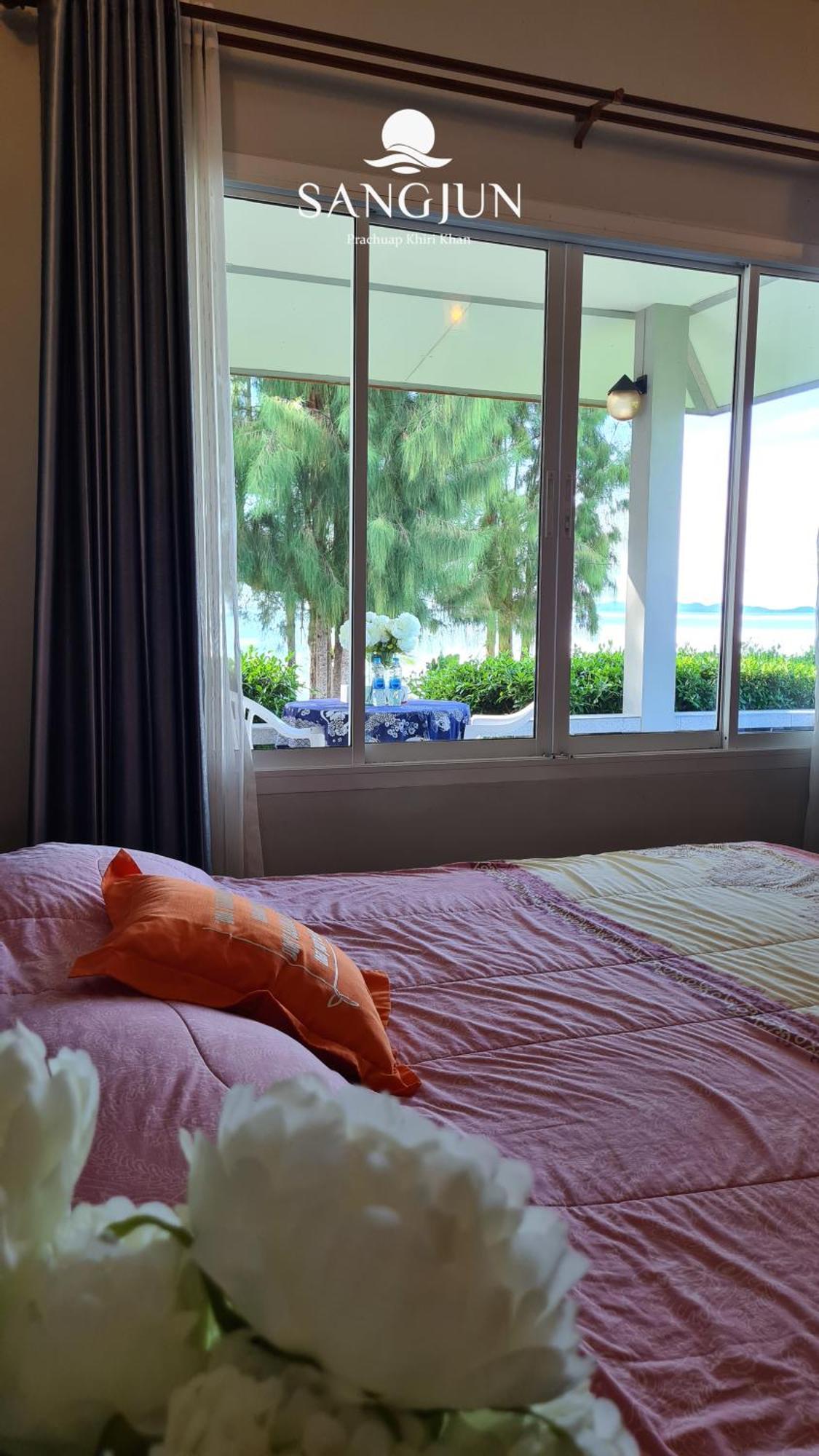 Sangjun On Beach Resort Bang Saphan Exterior foto