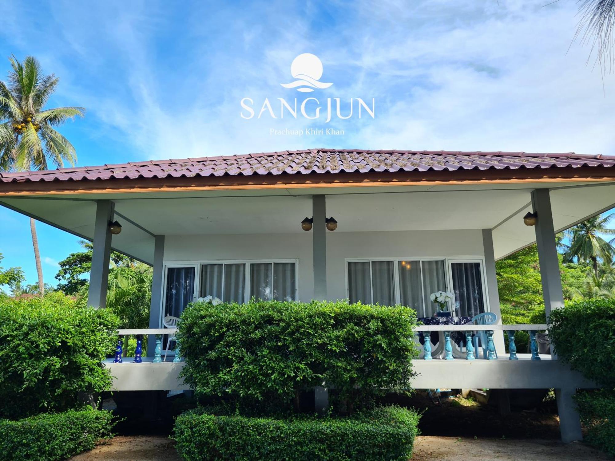 Sangjun On Beach Resort Bang Saphan Exterior foto